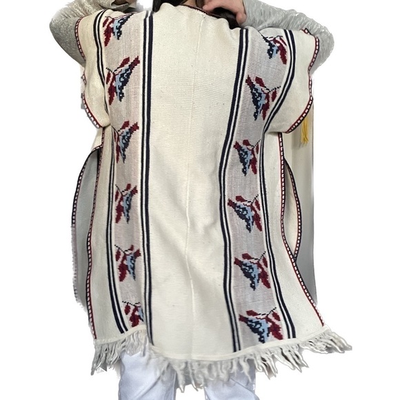 VINTAGE Knitted Floral Poncho - Picture 4 of 6